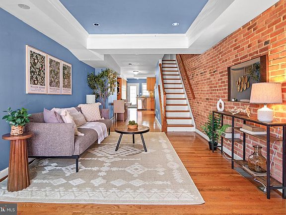 4th image of 806 S Bouldin St