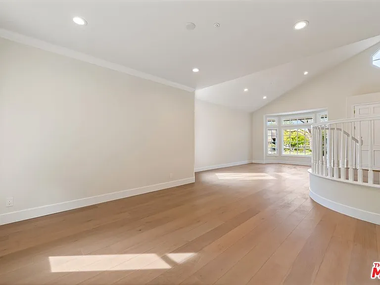 18500 Saint Moritz Dr — Photo 8