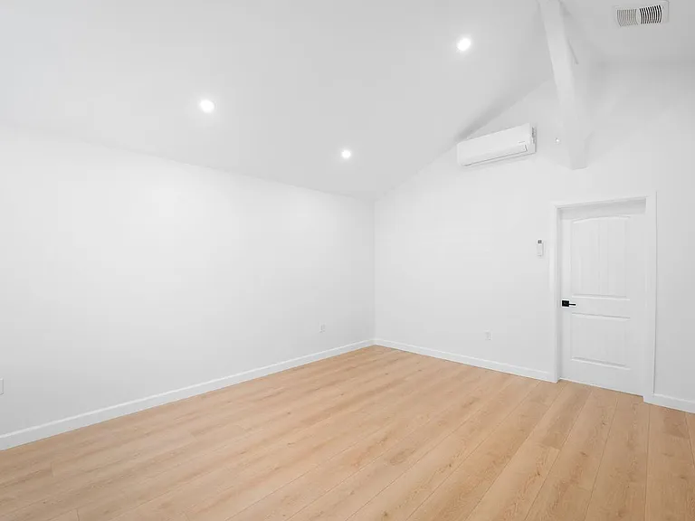 16059 Knapp St — Photo 15