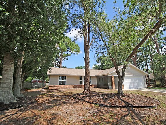 3rd image of 271 Naylor NE