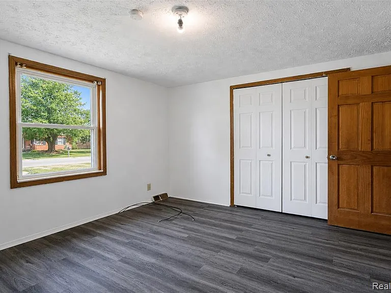 15060 Michael St — Photo 25