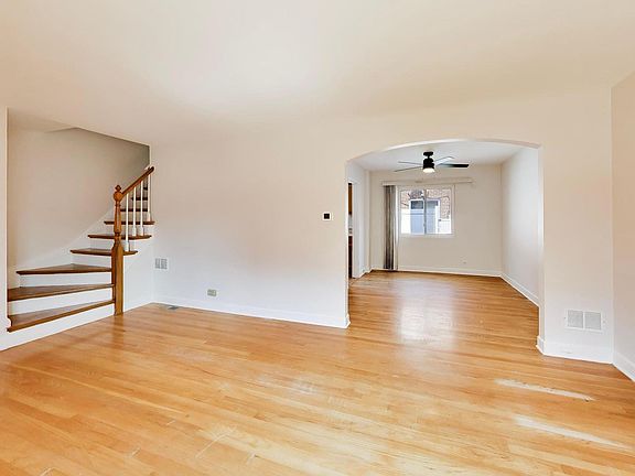 4th image of 3941 W Ainslie St APT E