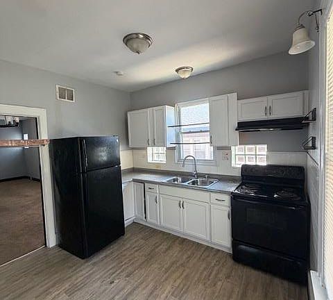 5th image of 3271 Marshall Ave