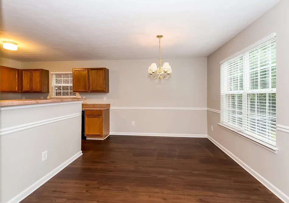 4 bed, 2.5 bath, 1982 sqft, $1,990 — Photo 3
