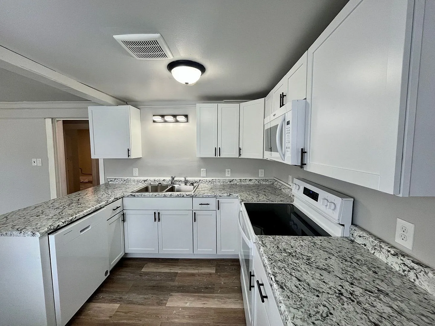 727 Washington St — Photo 2