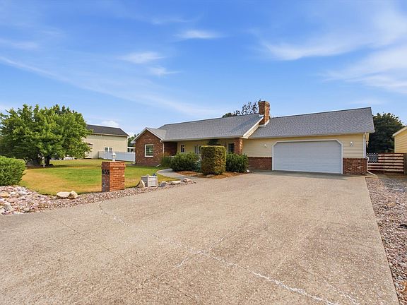 3rd image of 655 Pebble Dr