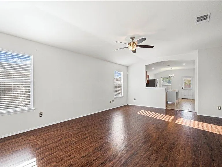 357 Old West Trl — Photo 4