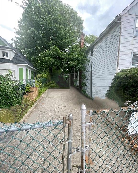 1st image of 239 Sharpe Ave