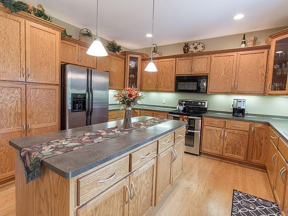 3rd image of 403 Tanager Dr