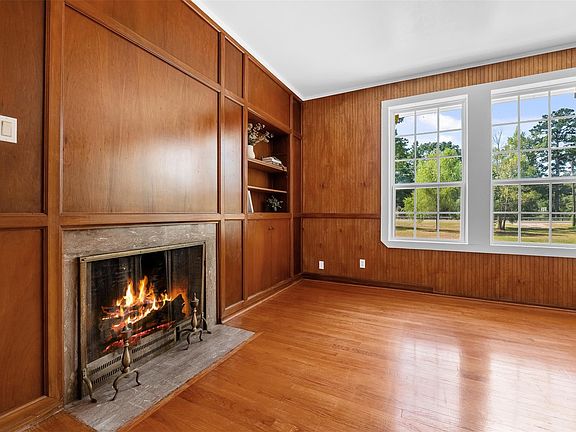 5th image of 406 E 2nd St
