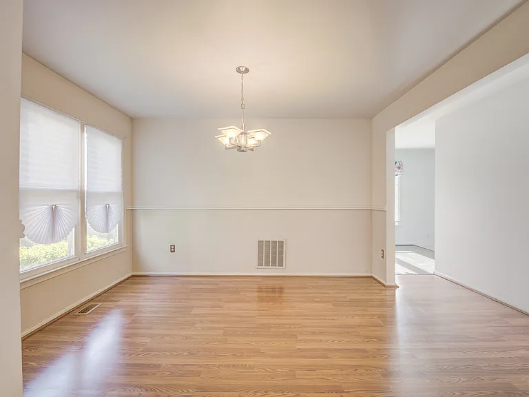 13907 Concord Ave — Photo 6