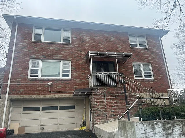 3 bed, 1100 sqft, $3,300 — Photo 1
