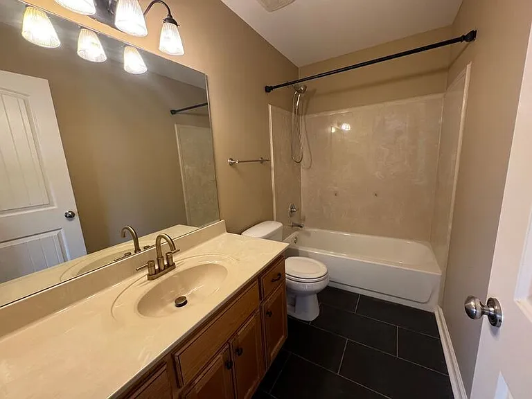 205 Hackberry Cv — Photo 9