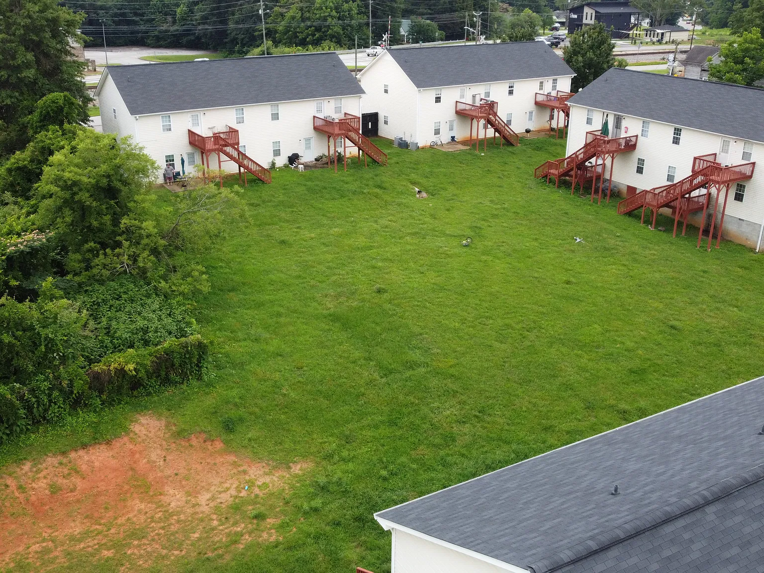 Bremen Oaks Apartments & Townhomes — Photo 2