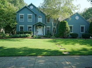 2 Laura Ln, Saratoga Springs, NY 12866