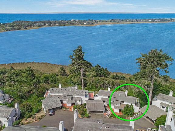 2nd image of 9 Bluffs Ct