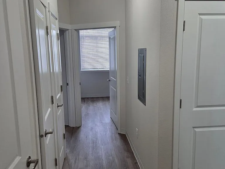 60 Alder Ave — Photo 8