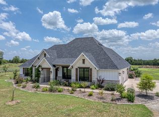 1061 Oxford Crossing Rd, Van Alstyne, TX 75495