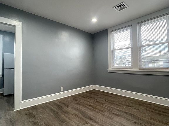 4th image of 58 Sidney St Floor 2