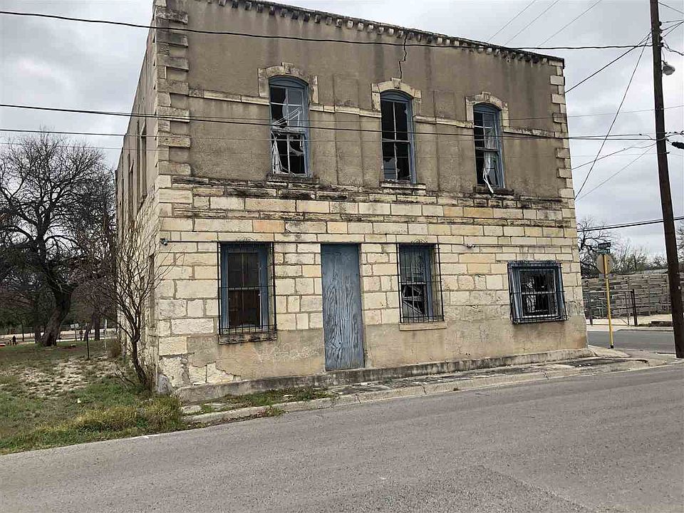 2nd image of 114 Guillen St