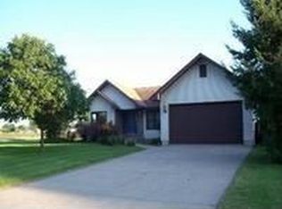 505 Indian Creek Dr, Leland, IL 60531