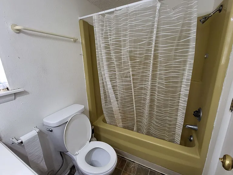 320 E Edwards St #10 — Photo 9