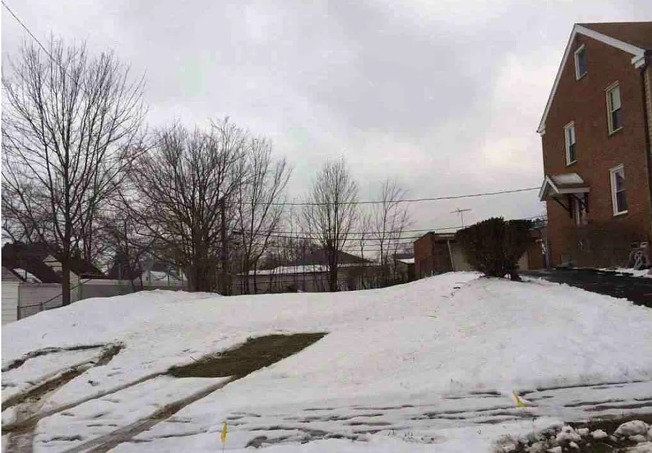 5562 Hollywood Ave photo 1