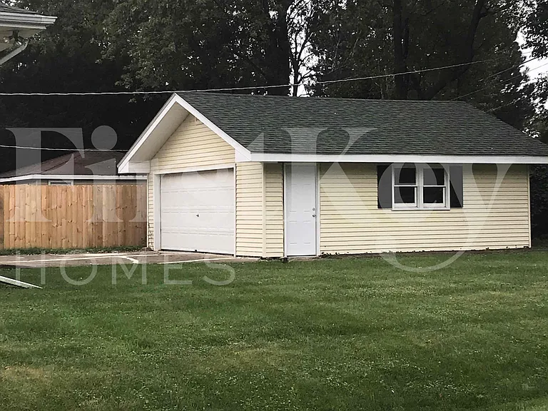 ON132 Cottonwood Dr — Photo 2