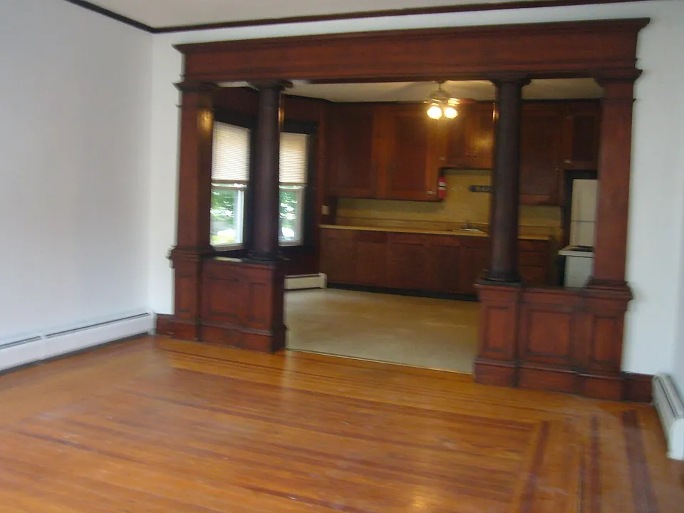 79 1/2 Appleton Ave #79-1/2