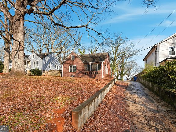 2nd image of 630 Clifton Rd SE