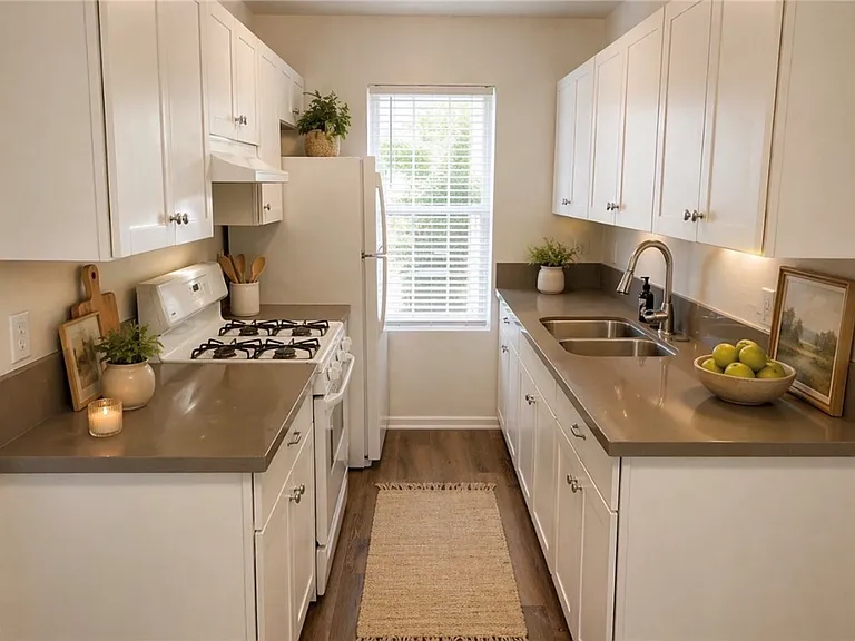 5753 Lexington Ave — Photo 3