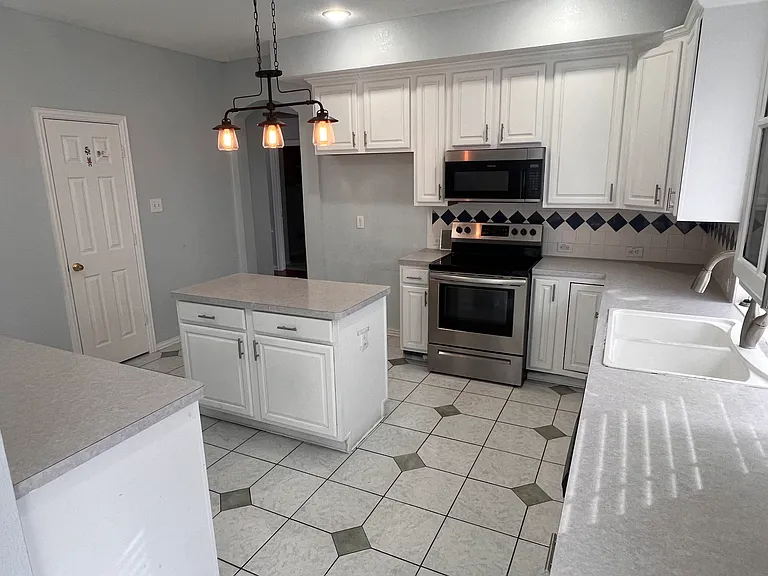 411 Chatham St — Photo 11