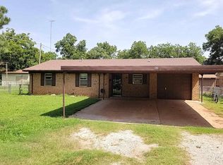 112 E Iowa Ave, Waurika, OK 73573
