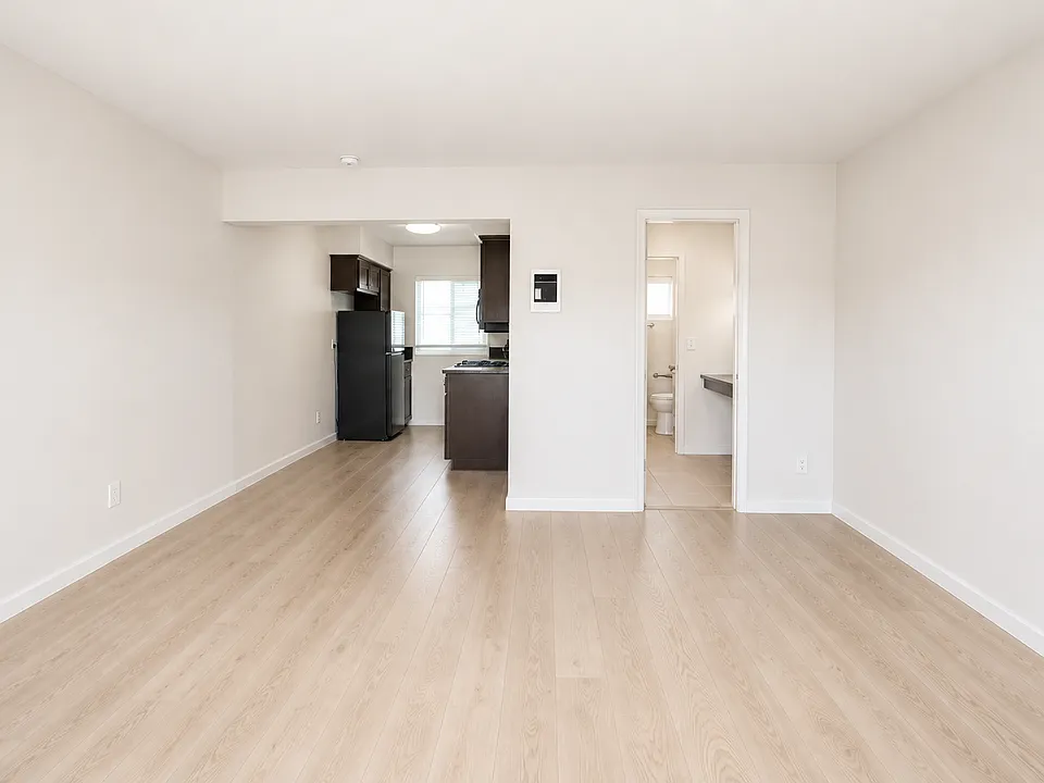 2877 A St #28