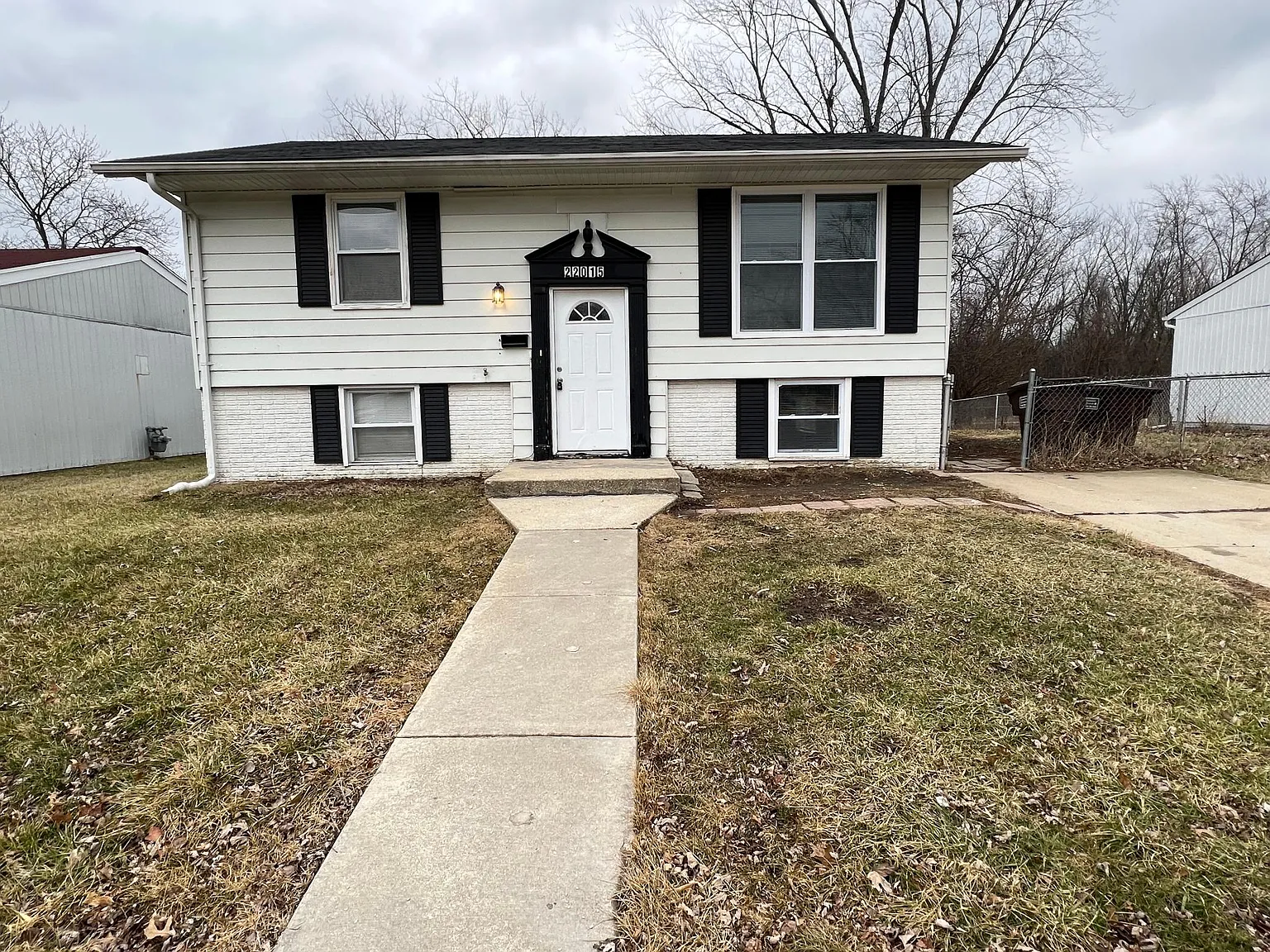 22015 E Churchill Dr photo 1
