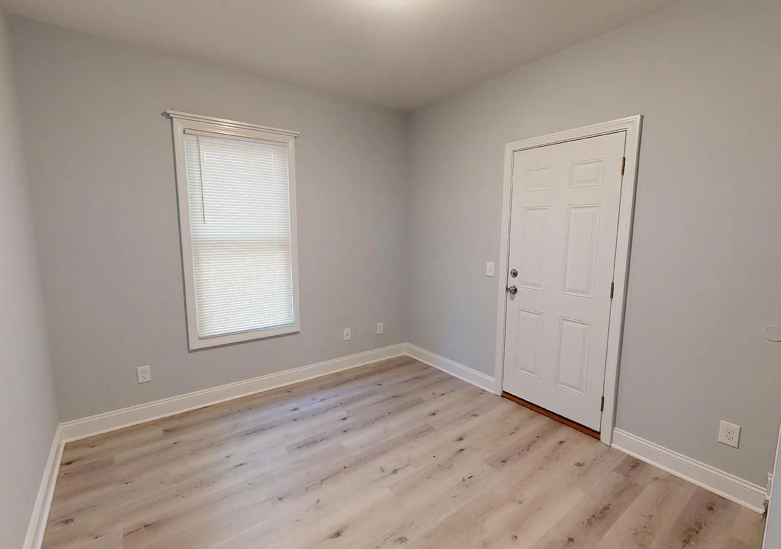 SB Howe Ave Apartment — Photo 4