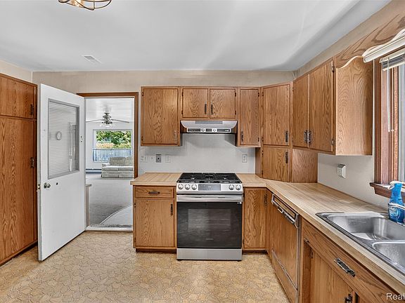 4th image of 3775 W Saginaw Rd