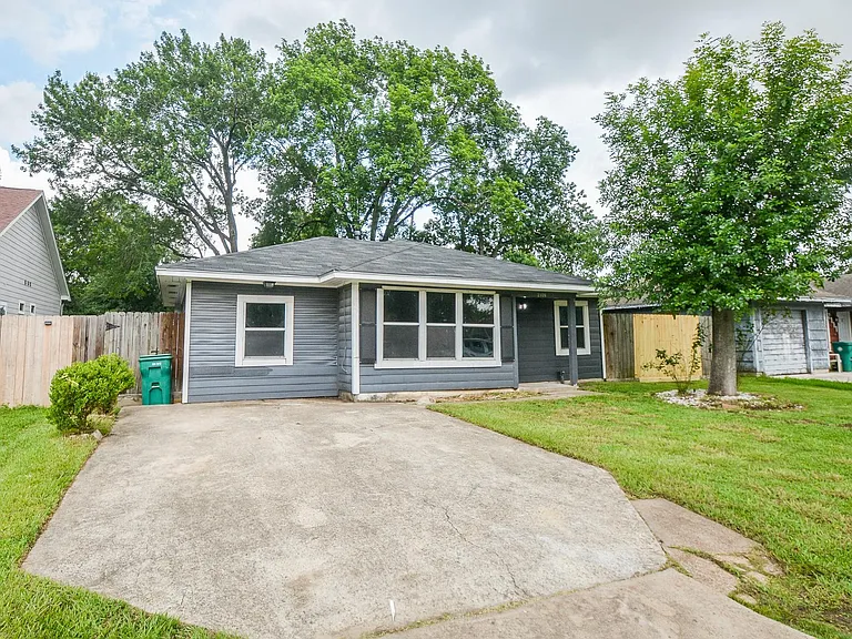 2109 Pomona Dr — Photo 3
