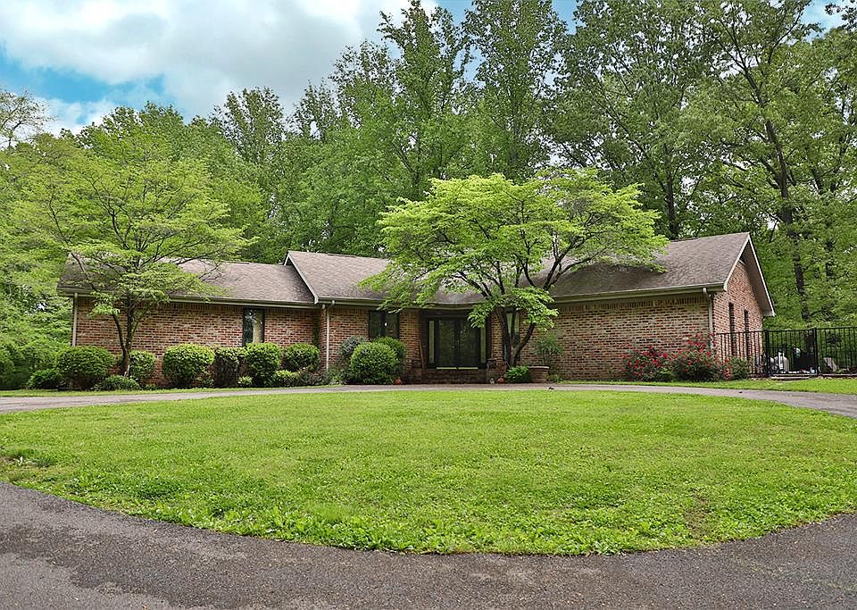 1st image of 118 Woodside Cir