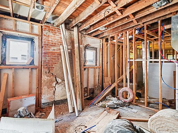 5th image of 1338 Garrard St