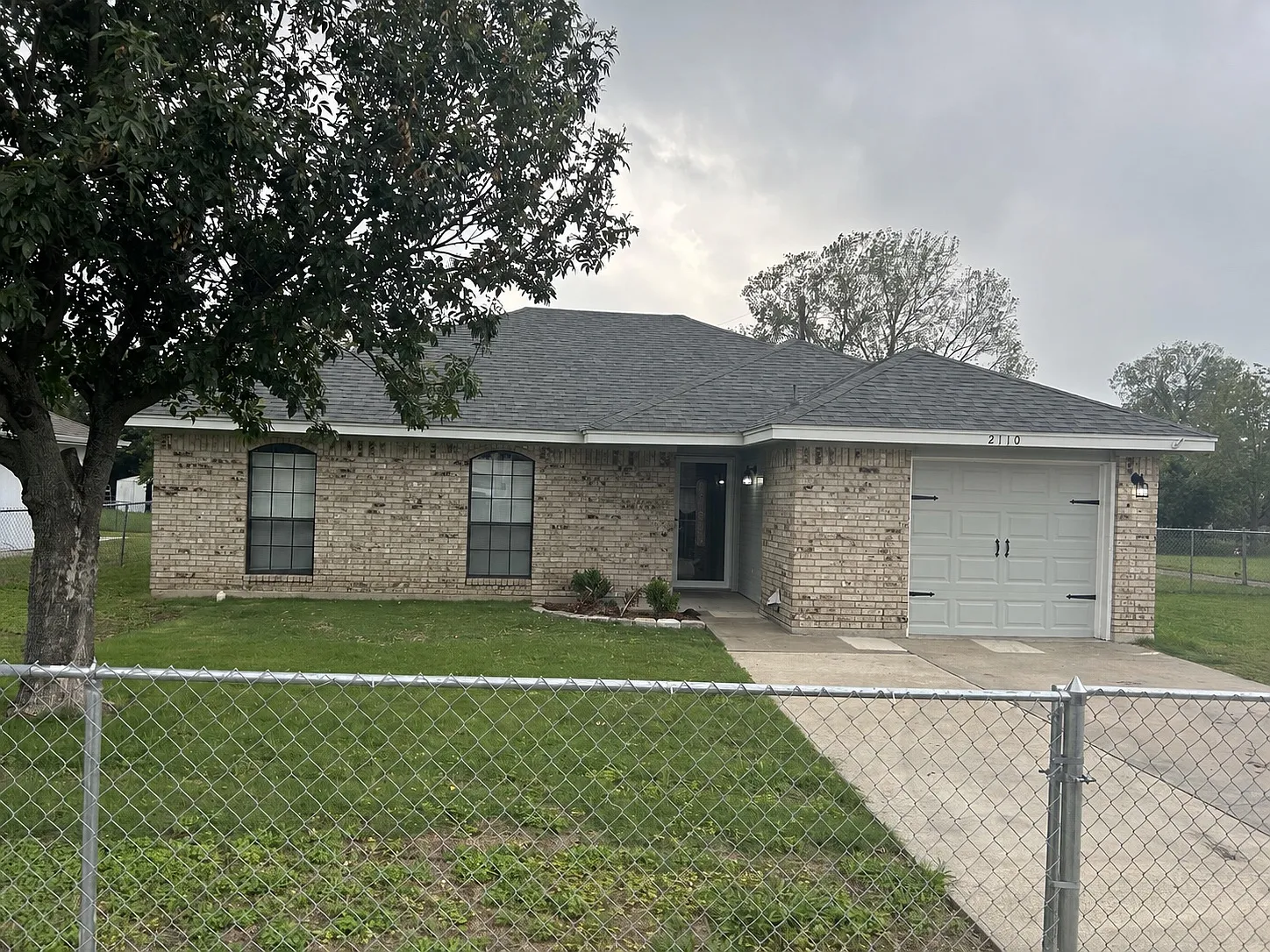 2110 Jerome Dr — Photo 1