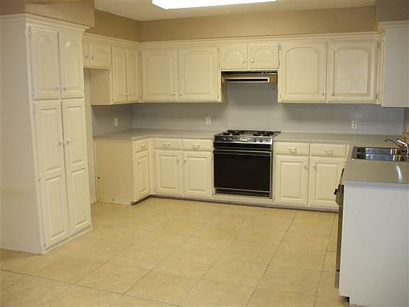 2nd image of 3730 Taft Ave