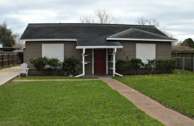1st image of 218 Charlotte Dr