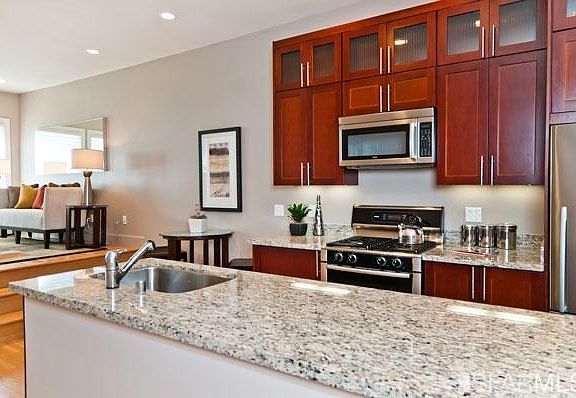 5th image of 2115 Larkin St #2115
