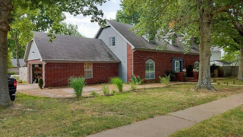 1st image of 3416 N Summerhill Dr