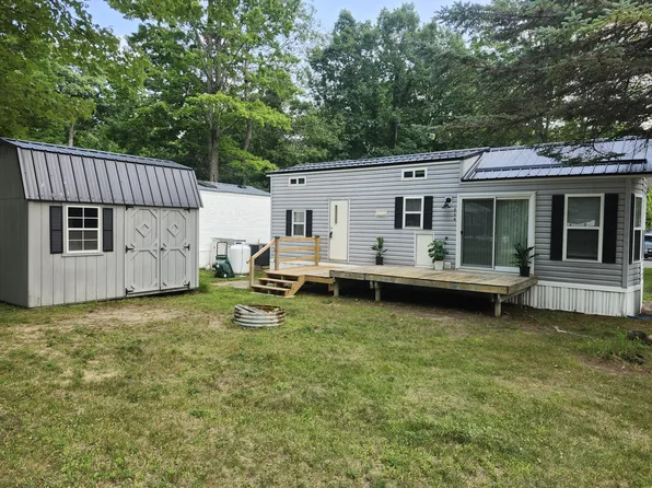 2757 Owens Dr, Houghton Lake, MI 48629
