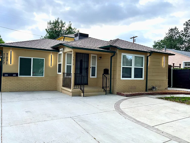 7019 Jamieson Ave — Photo 2