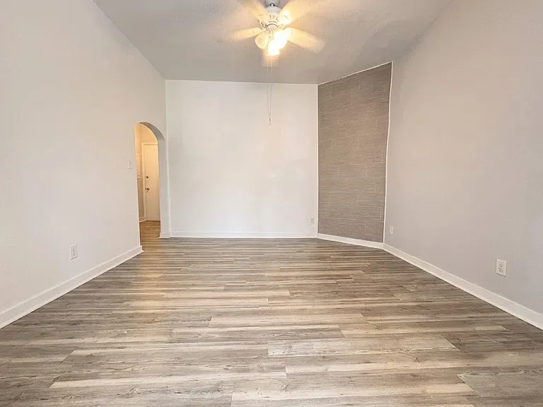 5809 Hobart St #2 — Photo 12