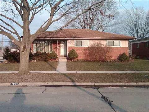 1st image of 1907 Churchill St