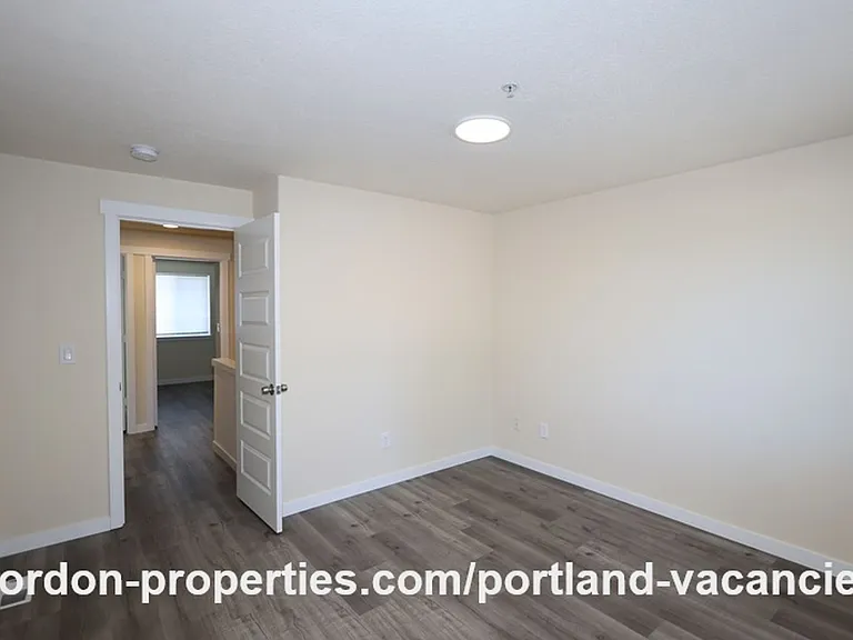 5407 SE 121st Ave — Photo 43